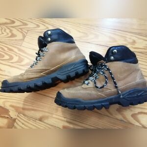 Nike Hiking Boots Womens size 7.5